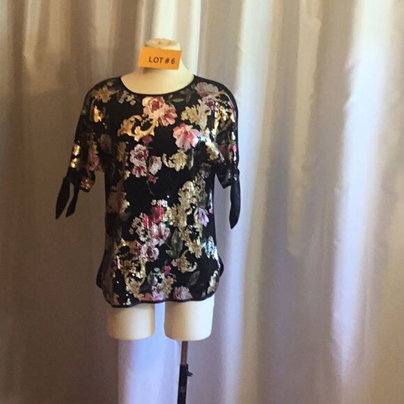 Sequined front ladies top with peek a boo sleeves that tie in size med. - Picture 3 of 13